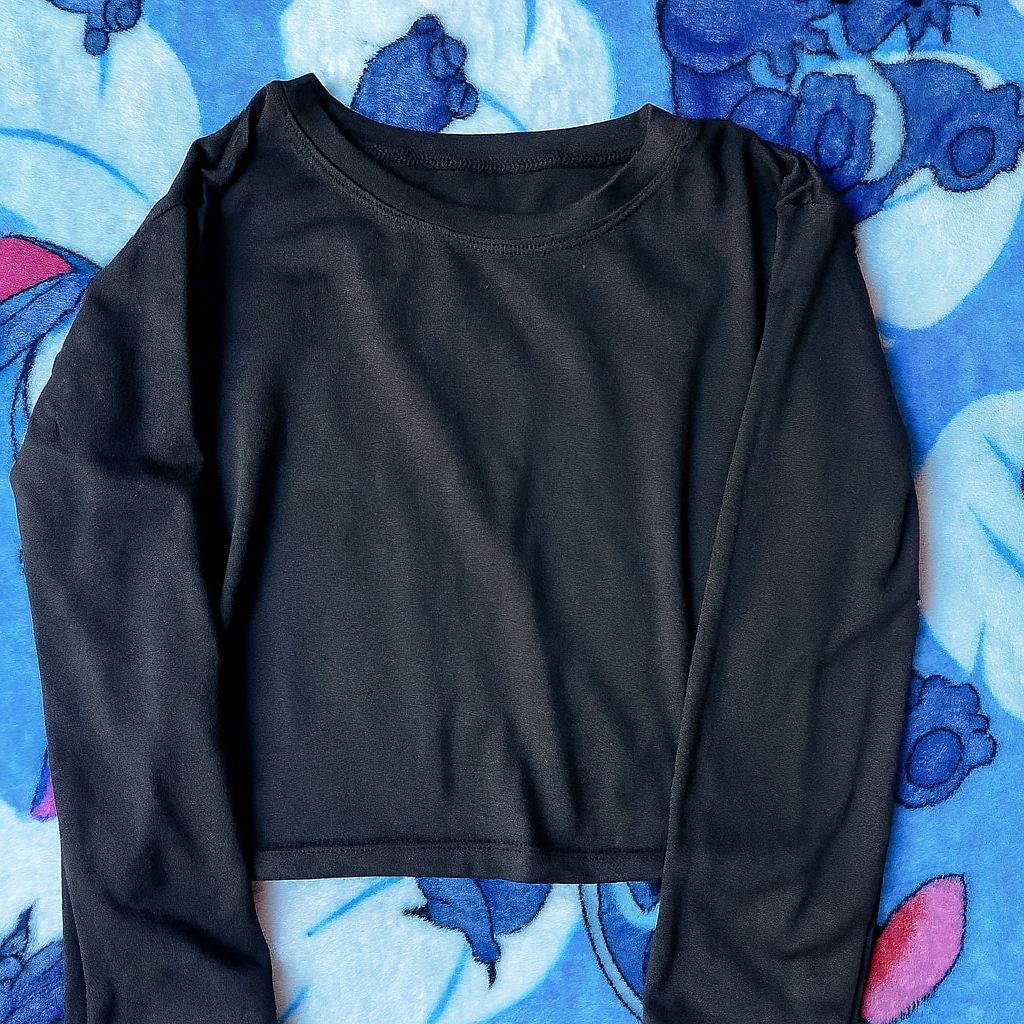Black long-sleeve crop top